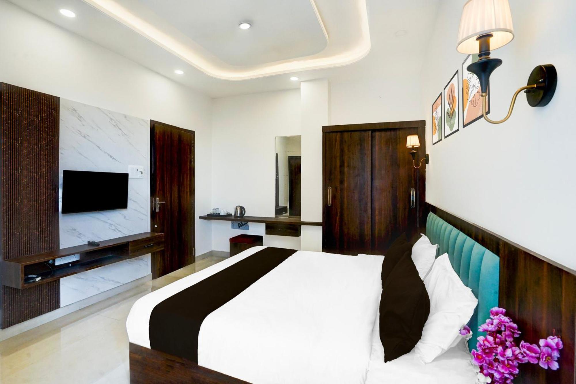 Collection O Golden Sapphire Hotel Jaipur Ngoại thất bức ảnh
