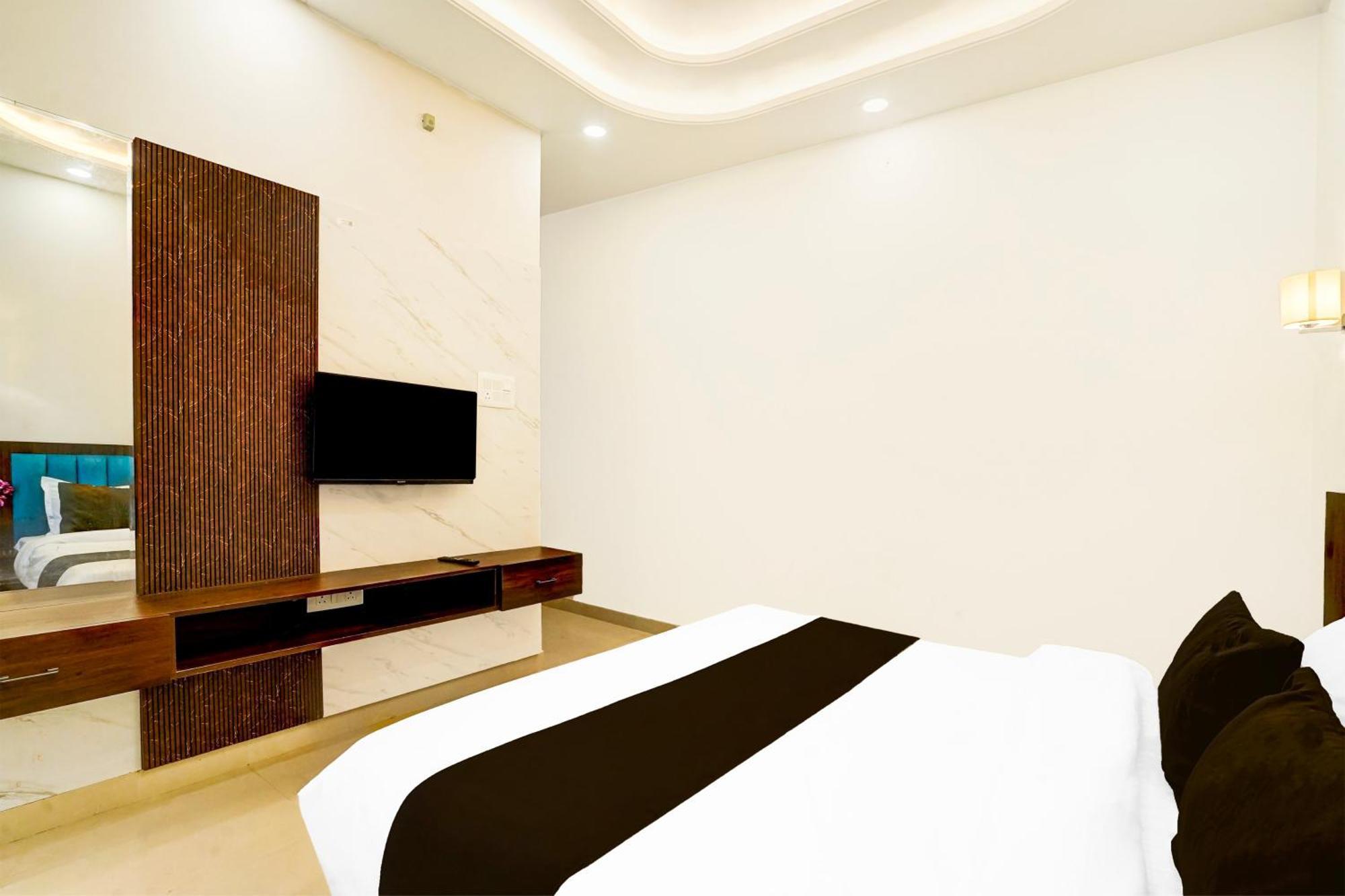 Collection O Golden Sapphire Hotel Jaipur Ngoại thất bức ảnh